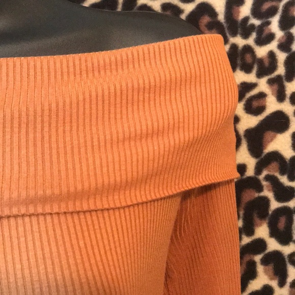 Off the Shoulder Top - Picture 4 of 6